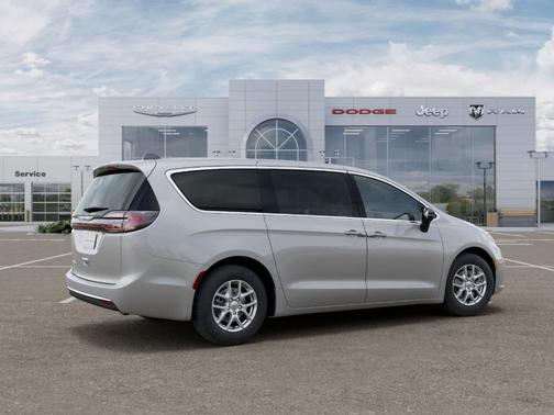 Silver Mist Clearcoat 2026 Chrysler Pacifica Select