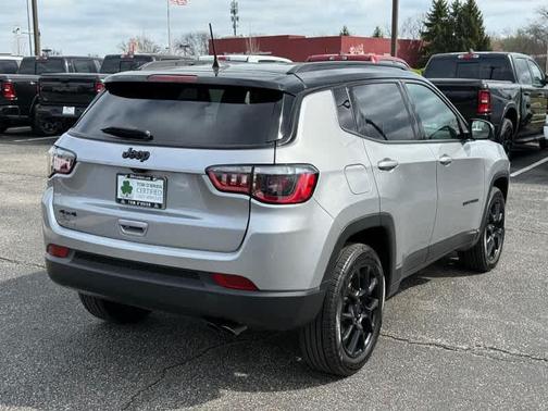 Billet Silver Metallic Clearcoat 2022 Jeep Compass Altitude