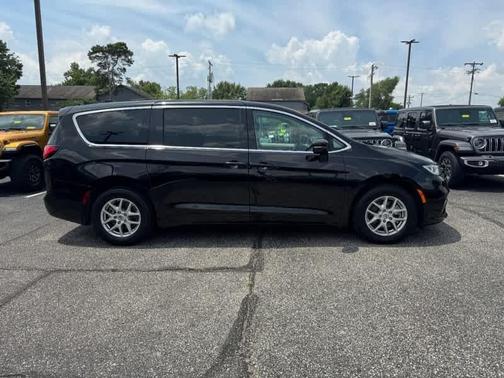 Diamond Black 2024 Chrysler Pacifica Touring-L