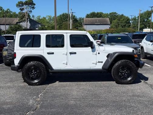 Bright White Clearcoat 2024 Jeep Wrangler Sport
