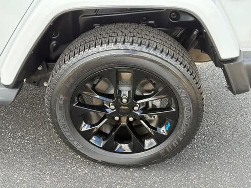 Bright White Clearcoat 2023 Jeep Wrangler 4xe Sahara