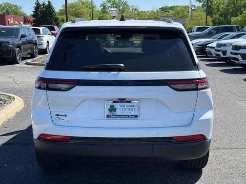 Bright White Clearcoat 2025 Jeep Grand Cherokee Laredo