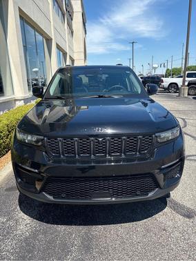 Diamond Black 2023 Jeep Grand Cherokee Limited
