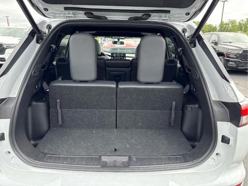 White Diamond 2024 Mitsubishi Outlander SE Black Edition
