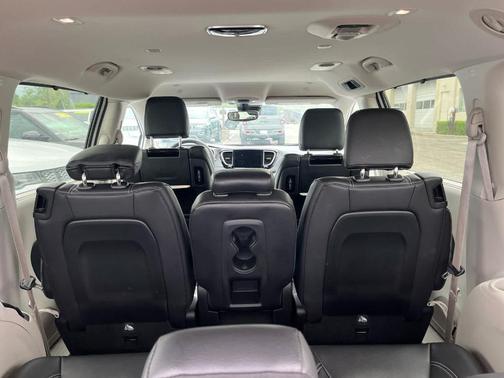 2022 Chrysler Pacifica Touring-L