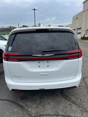 2022 Chrysler Pacifica Touring-L