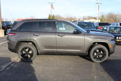 2025 Jeep Grand Cherokee Laredo