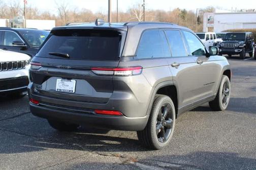 2025 Jeep Grand Cherokee Laredo