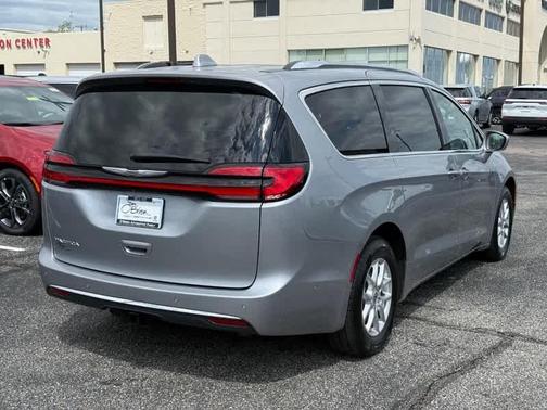 Billet Silver Metallic Clearcoat 2021 Chrysler Pacifica Touring-L