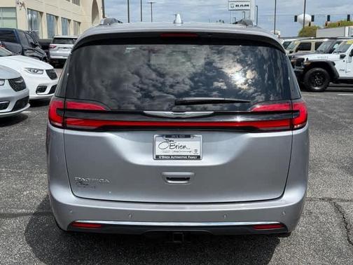 Billet Silver Metallic Clearcoat 2021 Chrysler Pacifica Touring-L