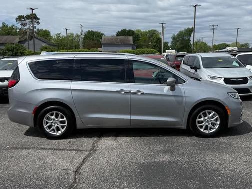 Billet Silver Metallic Clearcoat 2021 Chrysler Pacifica Touring-L
