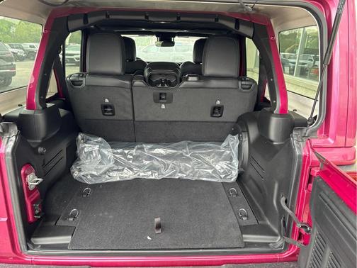 Limited Edition Tuscadero Pearlcoat 2024 Jeep Wrangler Sahara