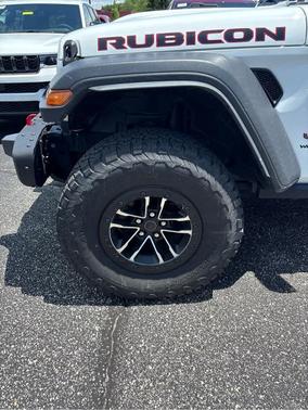 Bright White Clearcoat 2024 Jeep Wrangler Rubicon
