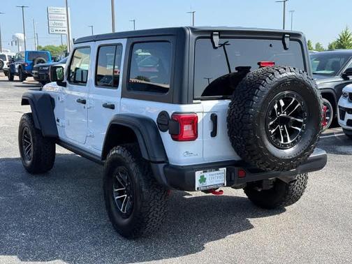 Bright White Clearcoat 2024 Jeep Wrangler Rubicon