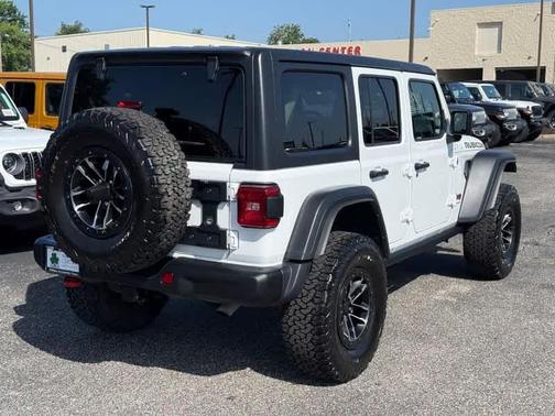 Bright White Clearcoat 2024 Jeep Wrangler Rubicon