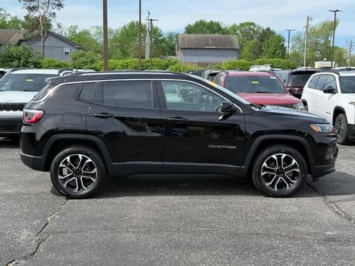 Diamond Black 2022 Jeep Compass Limited