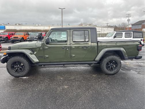 2022 Jeep Gladiator Sport