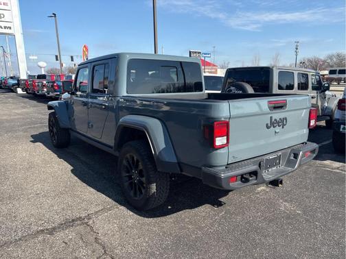 2025 Jeep Gladiator Sport