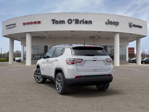 Bright White Clearcoat 2026 Jeep Compass Limited Altitude