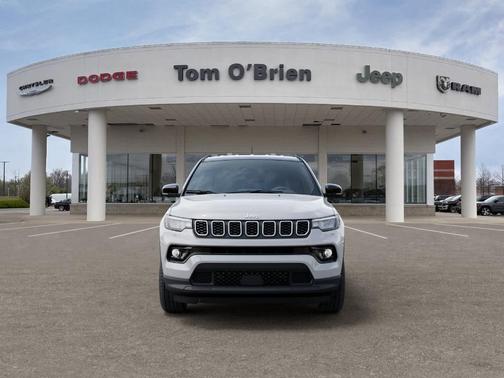 Bright White Clearcoat 2026 Jeep Compass Limited Altitude