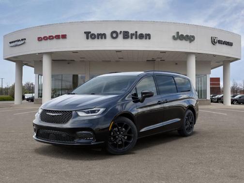 Diamond Black 2026 Chrysler Pacifica Limited