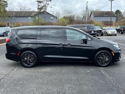 2022 Chrysler Pacifica Hybrid Touring L