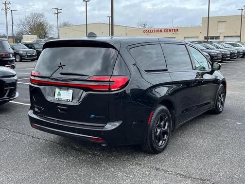 2022 Chrysler Pacifica Hybrid Touring L