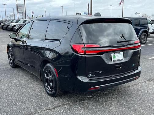 2022 Chrysler Pacifica Hybrid Touring L