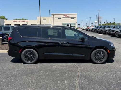 2025 Chrysler Pacifica Hybrid Select