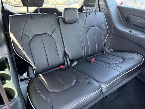 2025 Chrysler Pacifica Hybrid Select