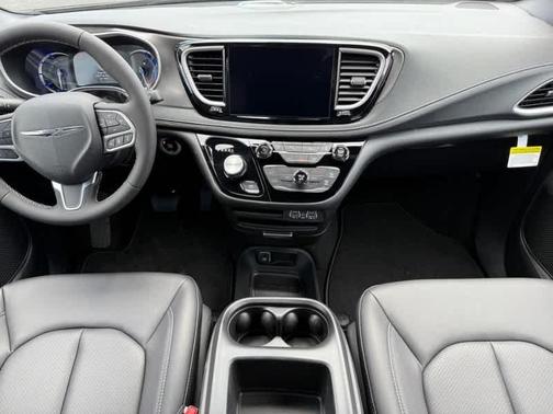 2025 Chrysler Pacifica Hybrid Select