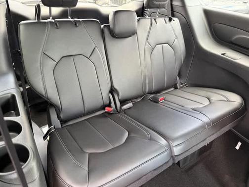 2025 Chrysler Pacifica Hybrid Select