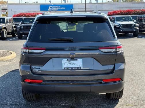 2025 Jeep Grand Cherokee Laredo