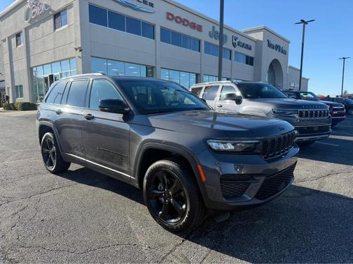 2025 Jeep Grand Cherokee Laredo