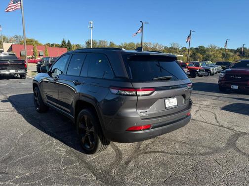 2025 Jeep Grand Cherokee Laredo