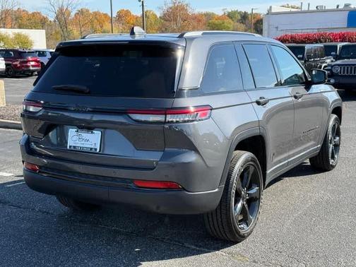 2025 Jeep Grand Cherokee Laredo