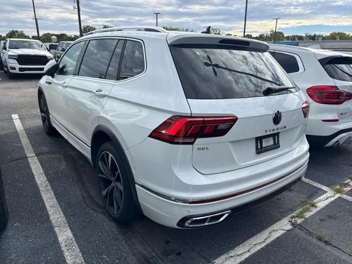 Oryx White Pearl Effect 2022 Volkswagen Tiguan 2.0T SEL R-Line