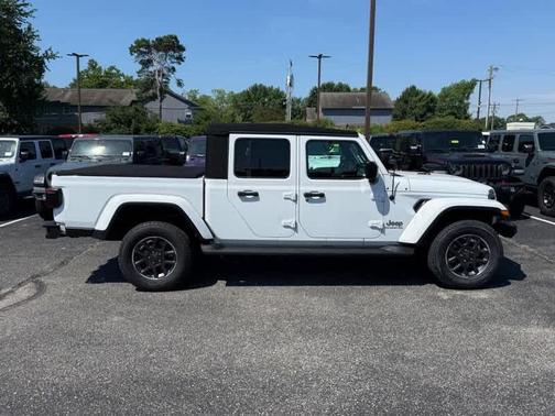 Bright White Clearcoat 2020 Jeep Gladiator Overland