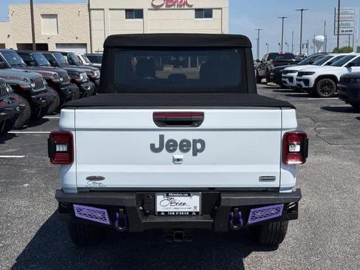 Bright White Clearcoat 2020 Jeep Gladiator Overland
