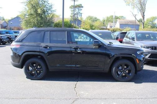 2025 Jeep Grand Cherokee Laredo