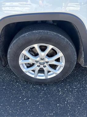 Bright White Clearcoat 2017 Jeep Cherokee Latitude