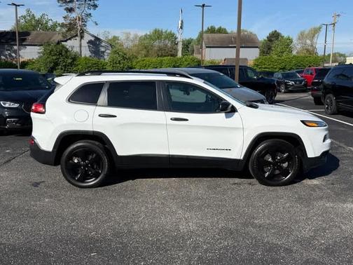 2017 Jeep Cherokee Sport