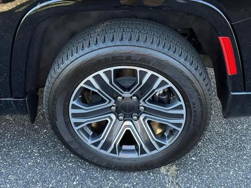 2024 Jeep Wagoneer L Base