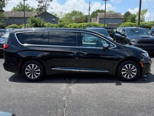 2022 Chrysler Pacifica Hybrid Limited