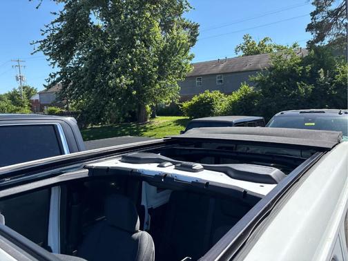 Bright White Clearcoat 2024 Jeep Wrangler Sport