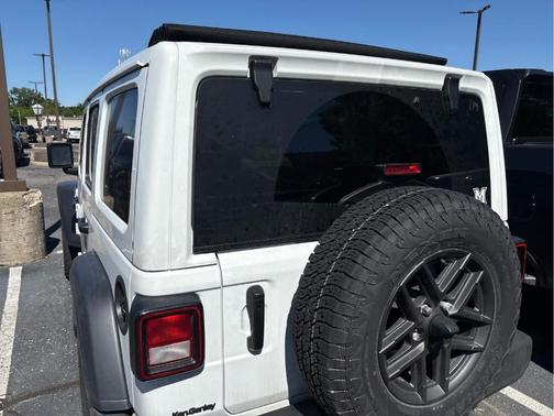 Bright White Clearcoat 2024 Jeep Wrangler Sport