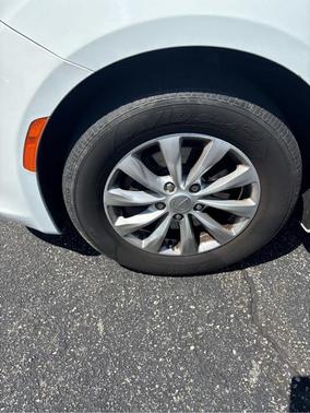 Bright White Clearcoat 2019 Chrysler Pacifica Touring-L