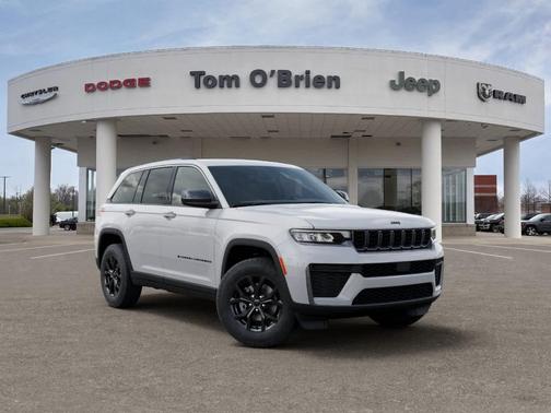 Bright White Clearcoat 2026 Jeep Grand Cherokee Laredo