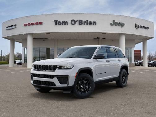 Bright White Clearcoat 2026 Jeep Grand Cherokee Laredo