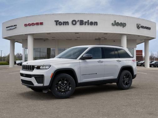 Bright White Clearcoat 2026 Jeep Grand Cherokee Laredo